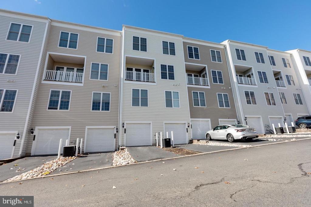 2402 BROOKMOOR LANE