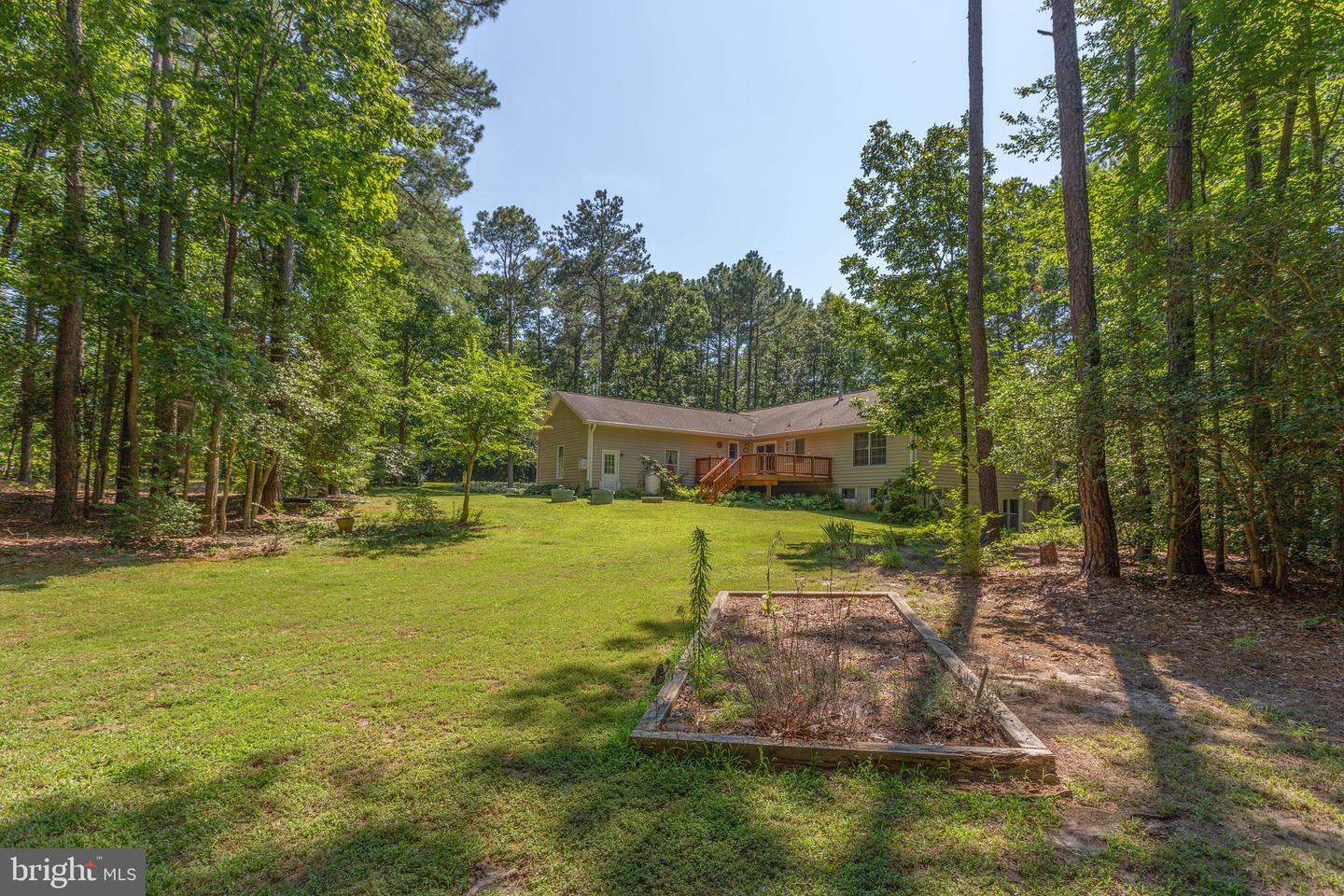 8101 S Woods Dr