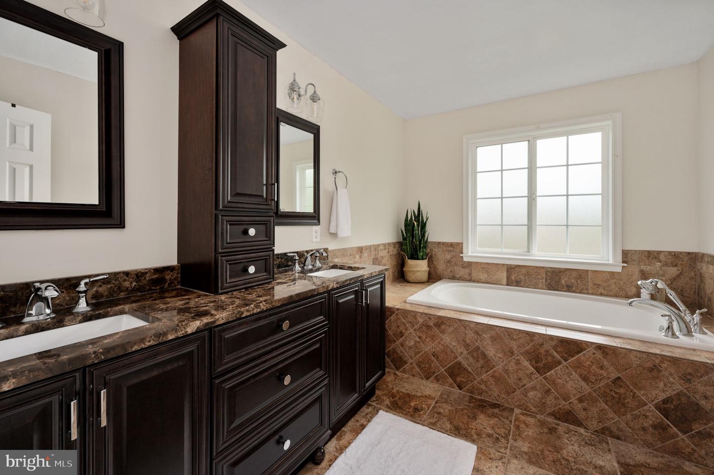 5507 Heritage Hills Cir