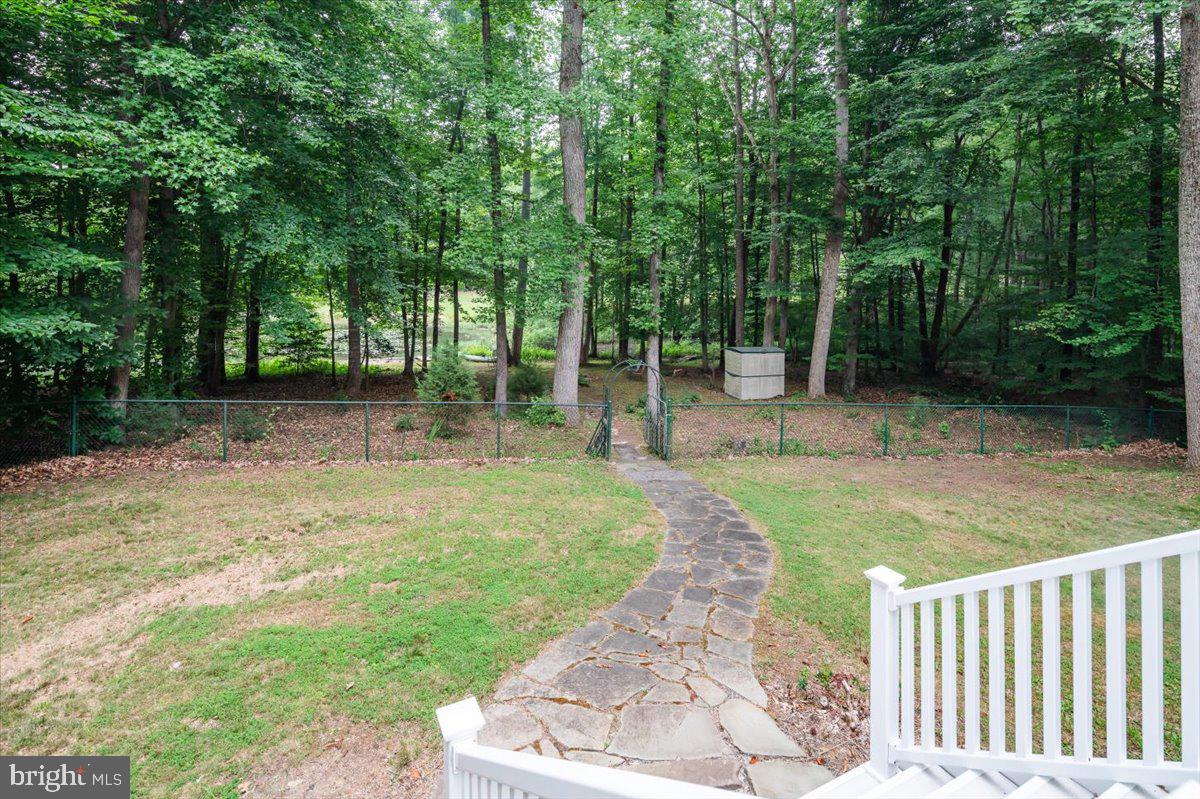 8001 Beau Ct