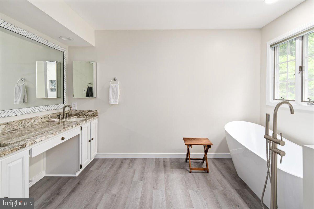 8001 Beau Ct