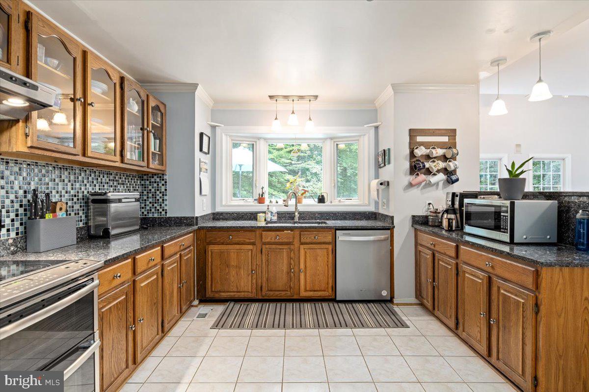 8001 Beau Ct