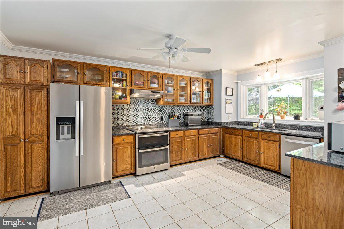 8001 Beau Ct