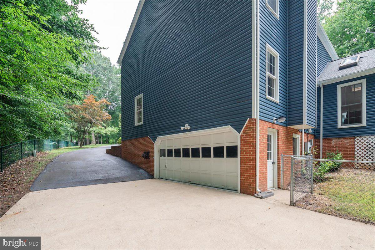 8001 Beau Ct