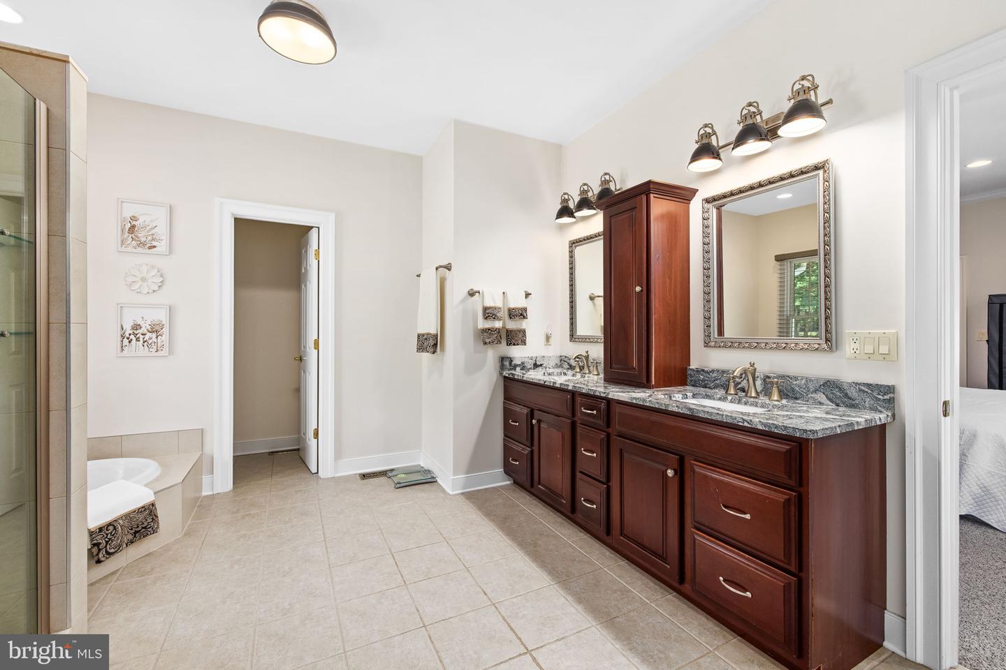 11713 Longstreet Dr