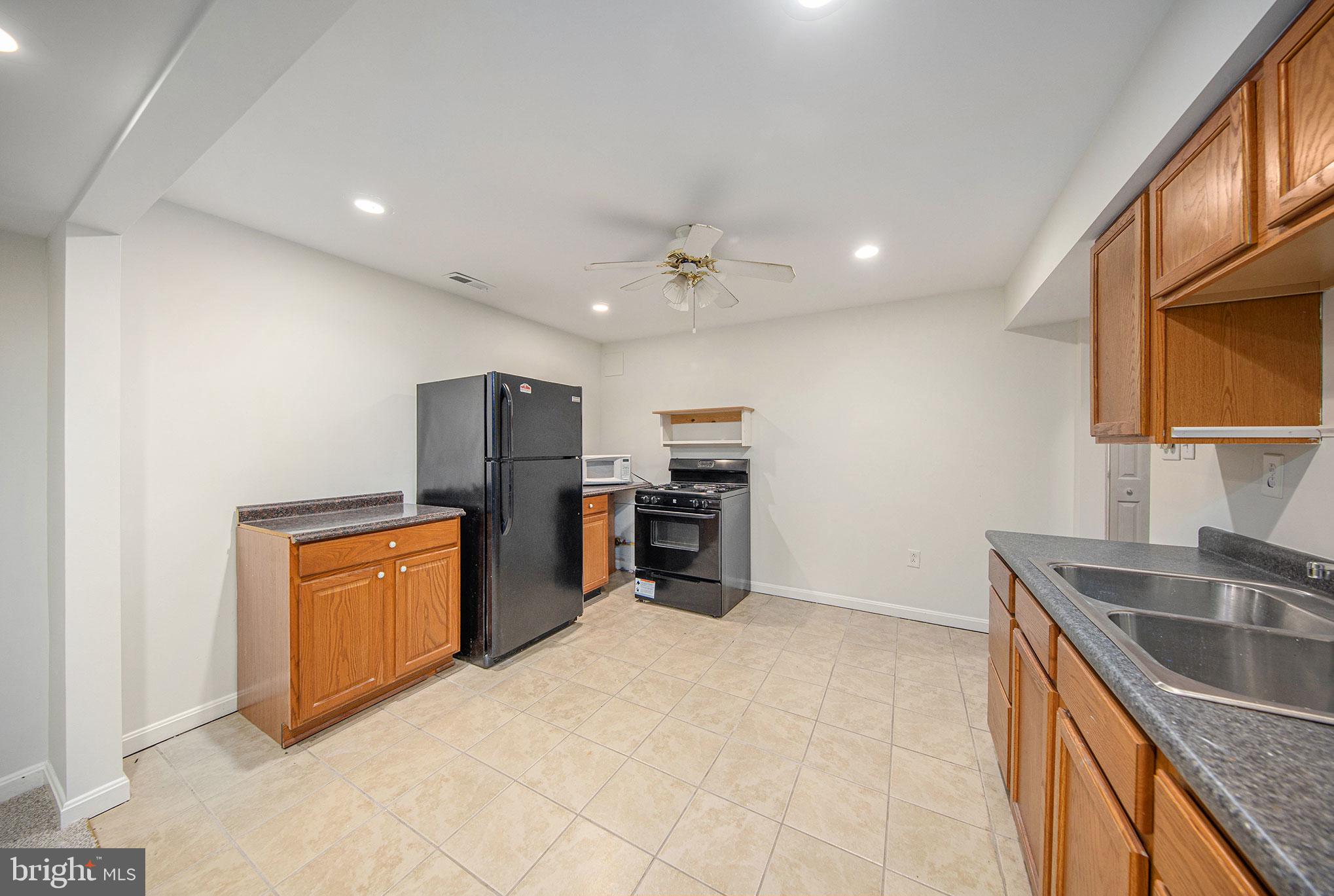 12312 Glade Dr