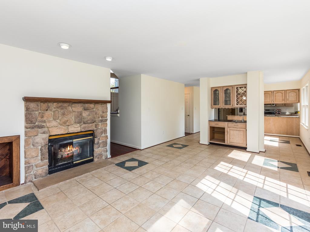 12312 Glade Dr