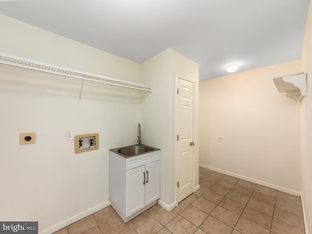 12312 Glade Dr