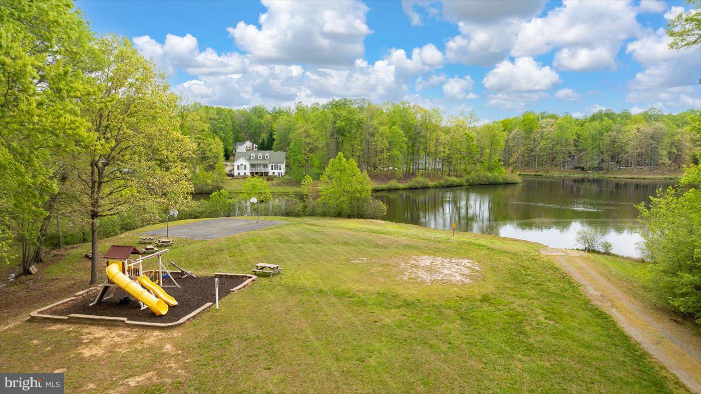 8013 PEMBROKE CIRCLE