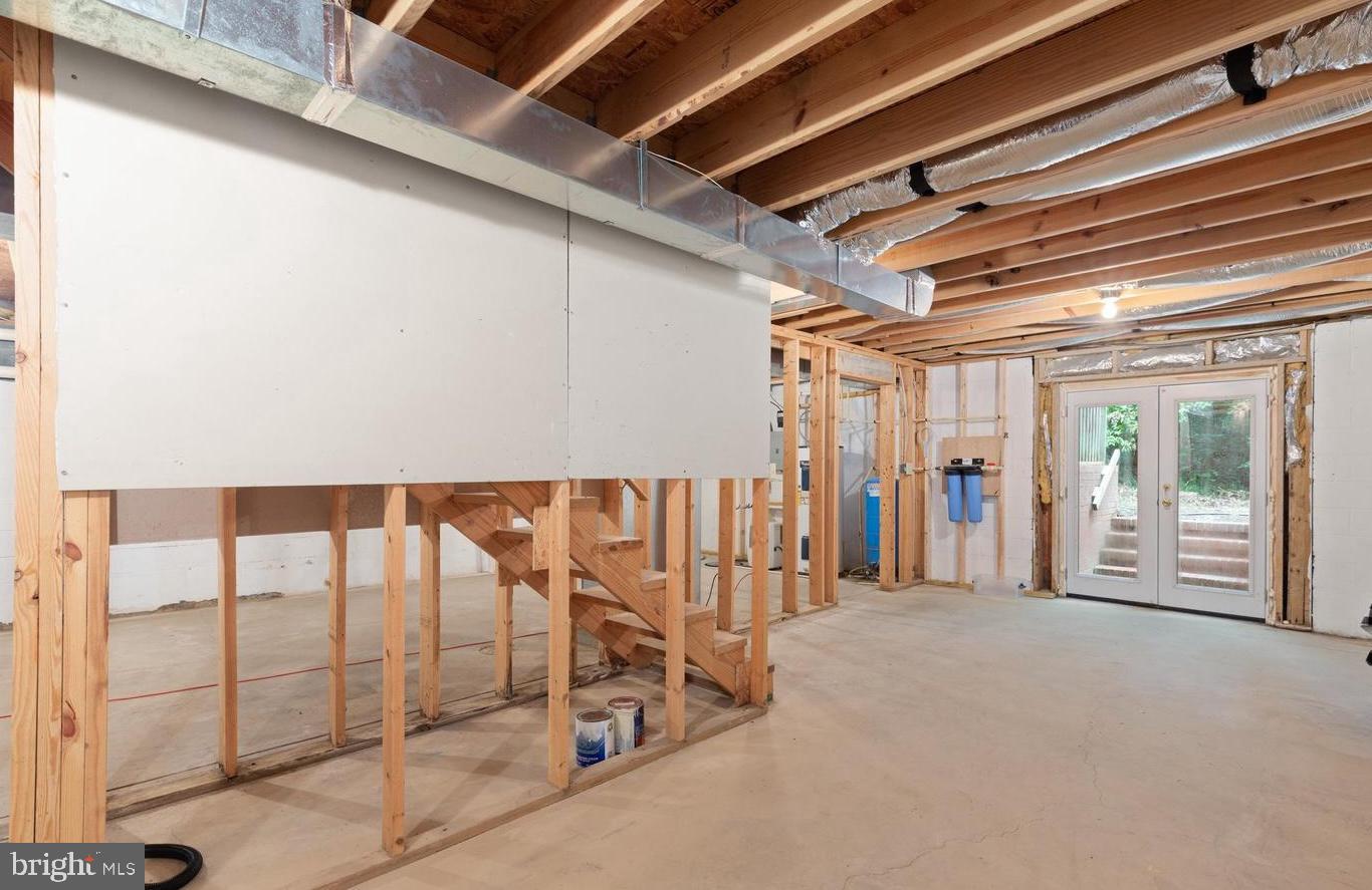 8013 PEMBROKE CIRCLE