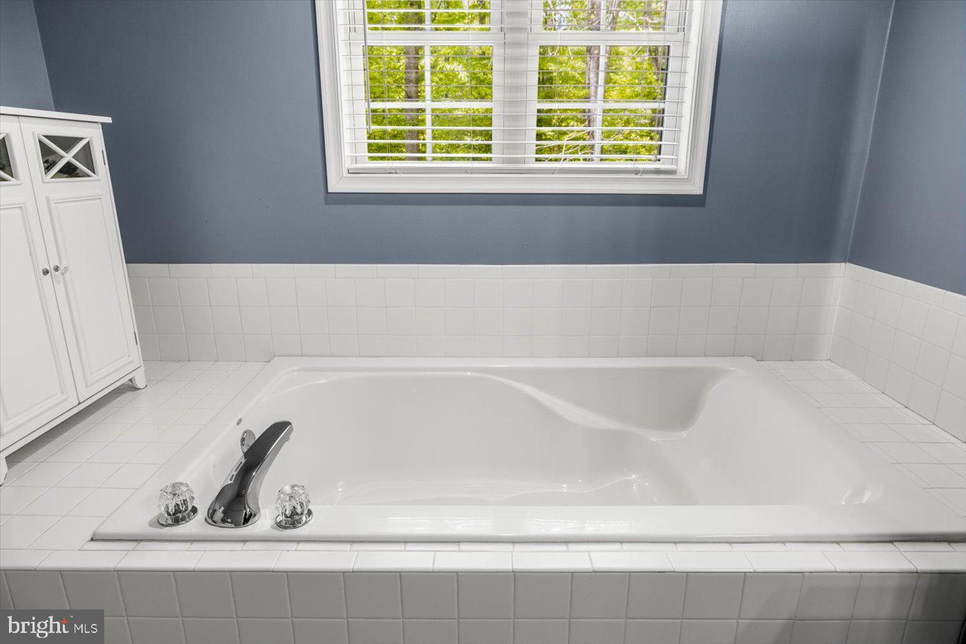 8013 PEMBROKE CIRCLE