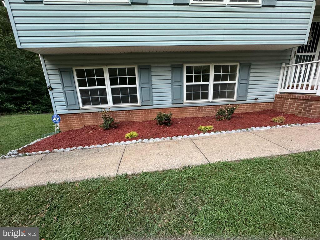 6811 SAWMILL CIRCLE