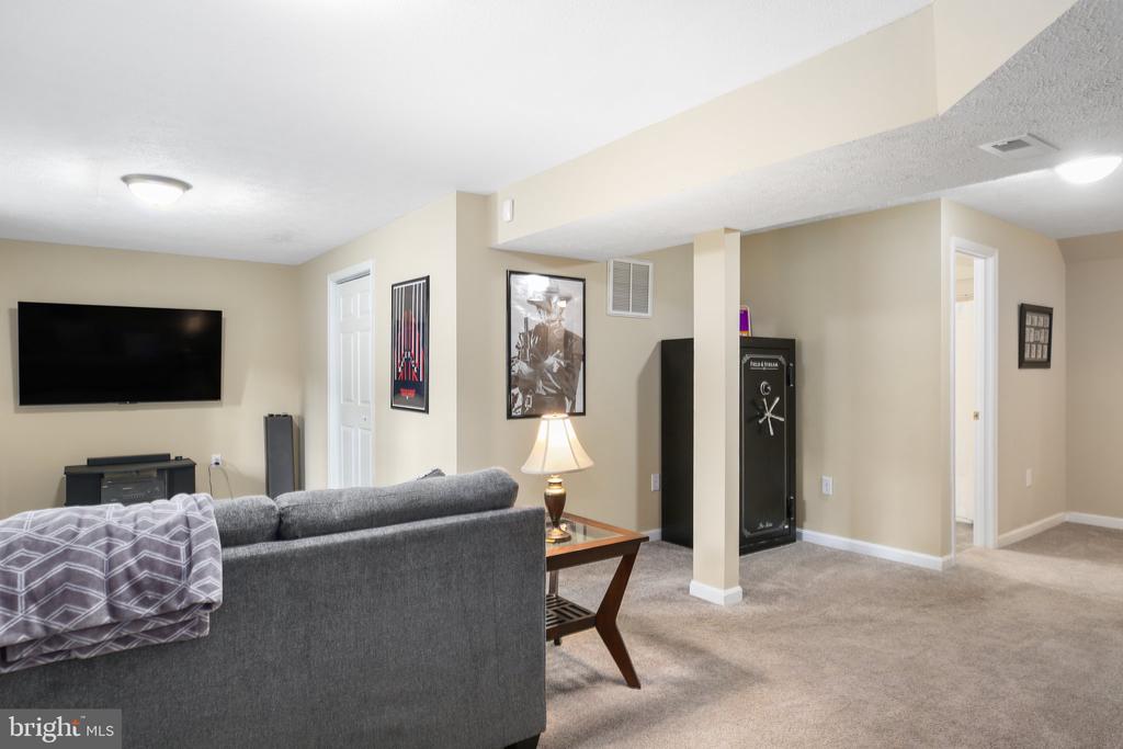 6414 SUGAR MAPLE COURT