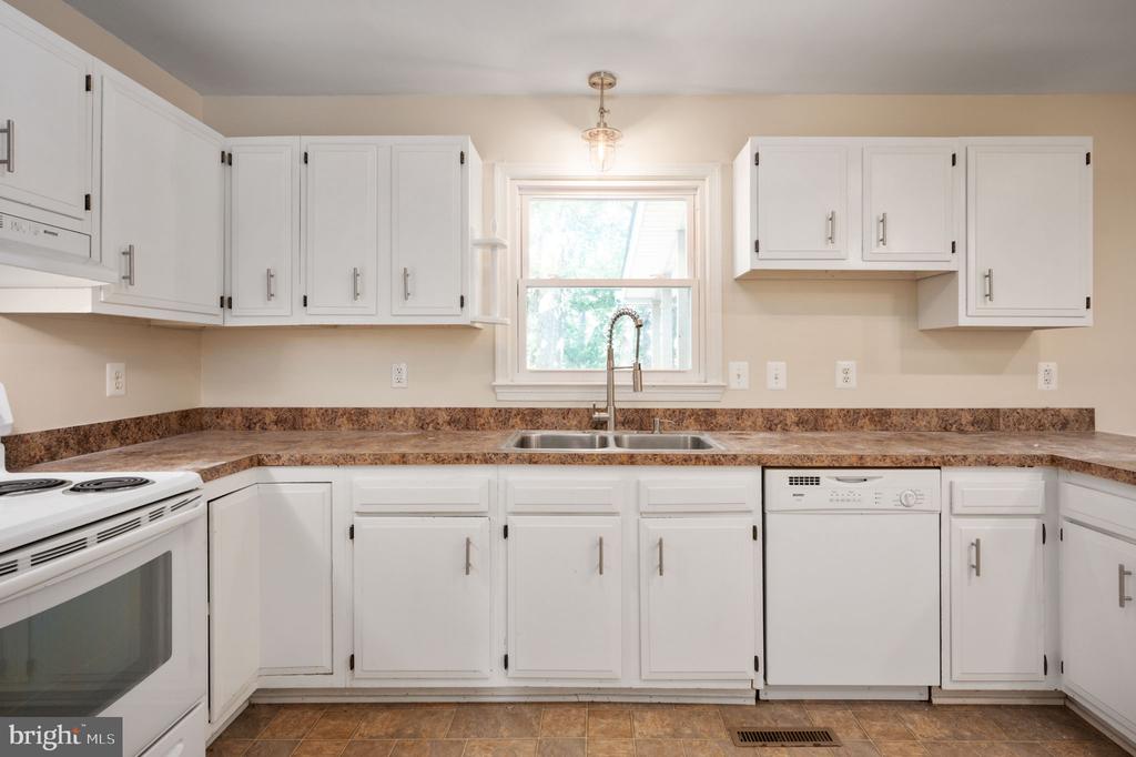 411 Mahogany Ln