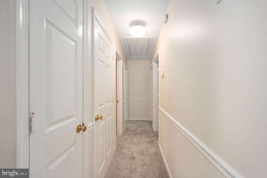 411 Mahogany Ln