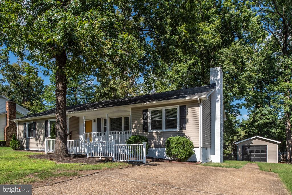 411 Mahogany Ln