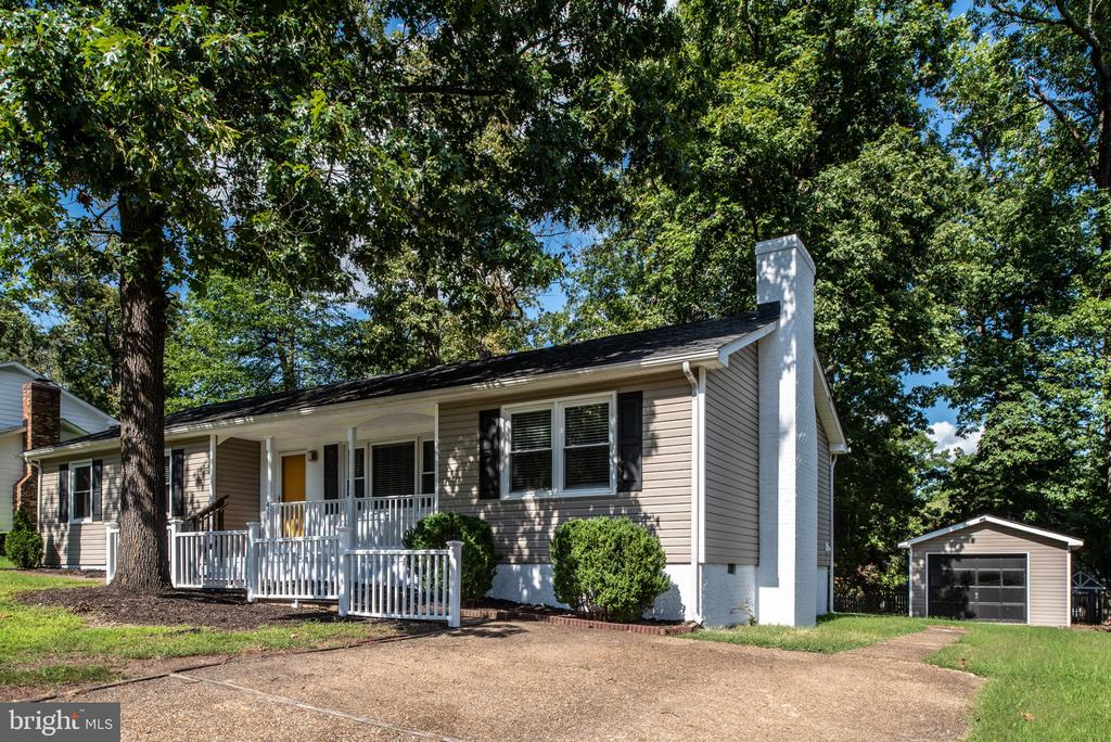 411 Mahogany Ln