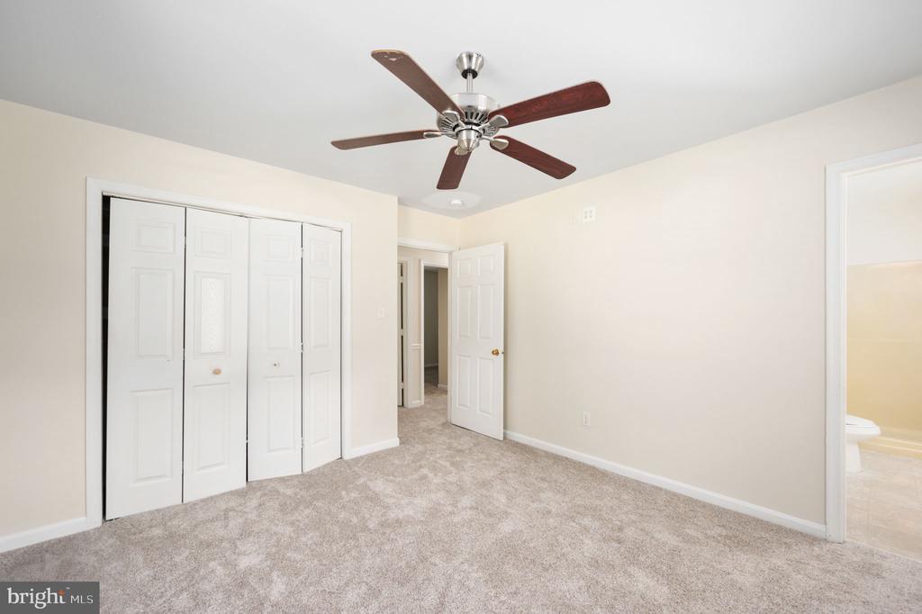 411 Mahogany Ln