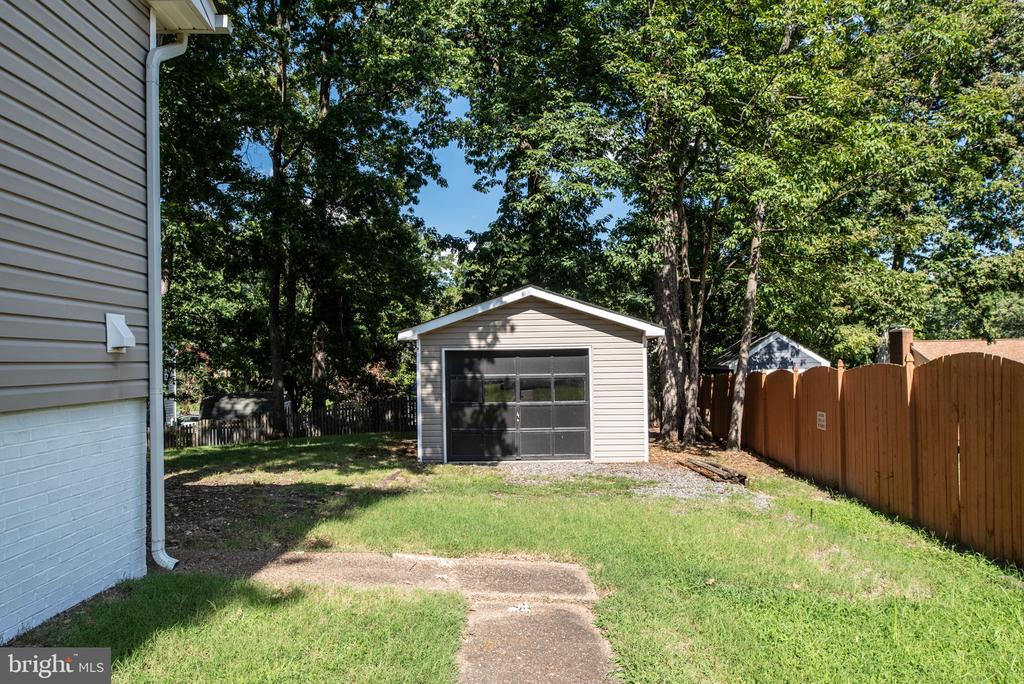 411 Mahogany Ln
