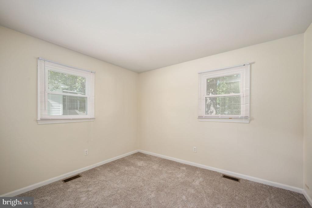 411 Mahogany Ln