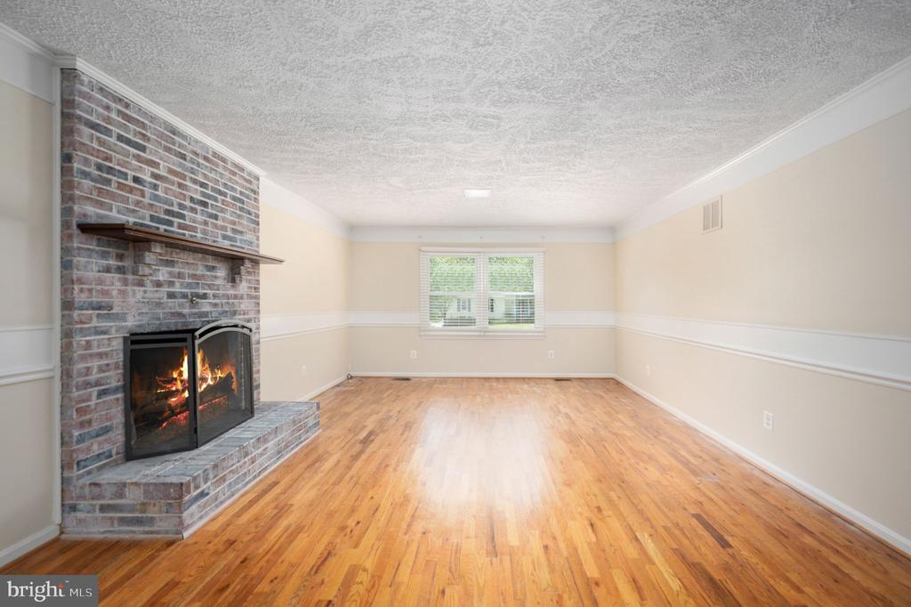 411 Mahogany Ln