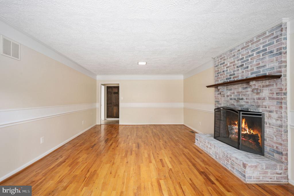 411 Mahogany Ln
