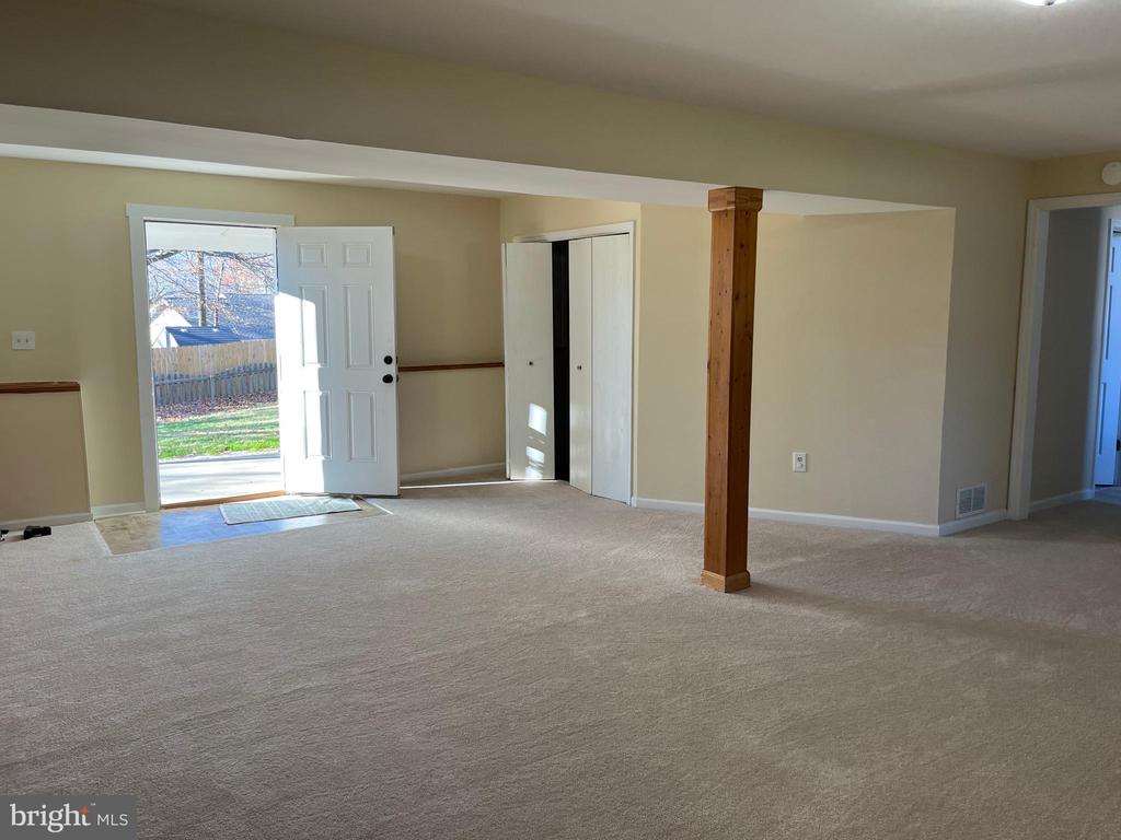 11002 ABBEY LN