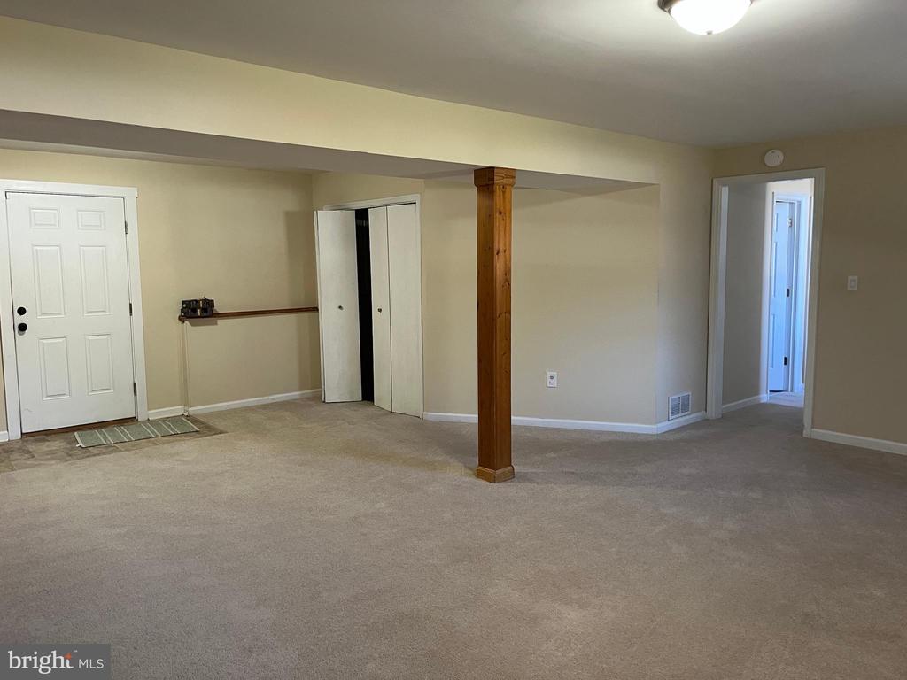 11002 ABBEY LN