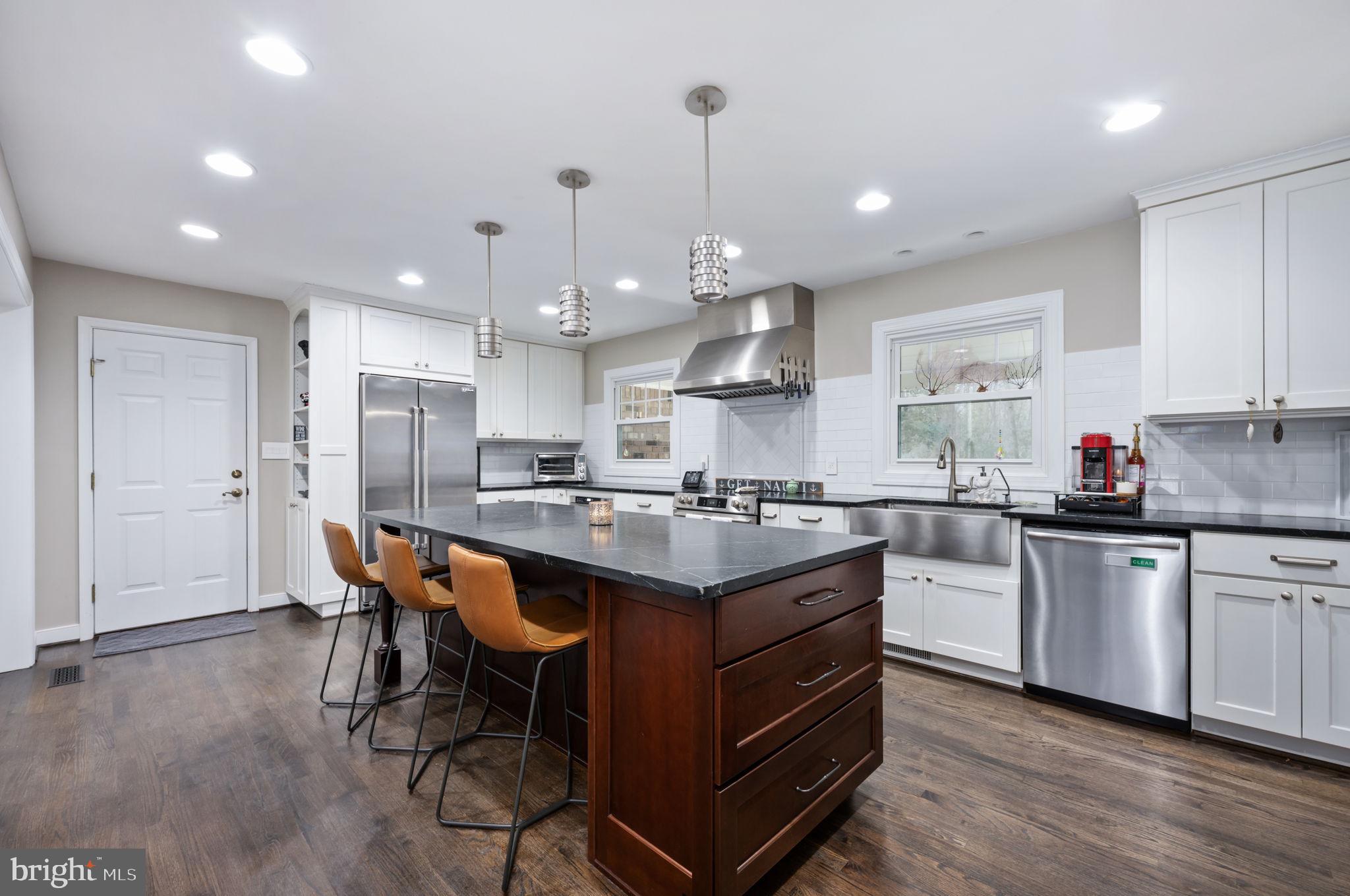 7 River Bluffs Dr