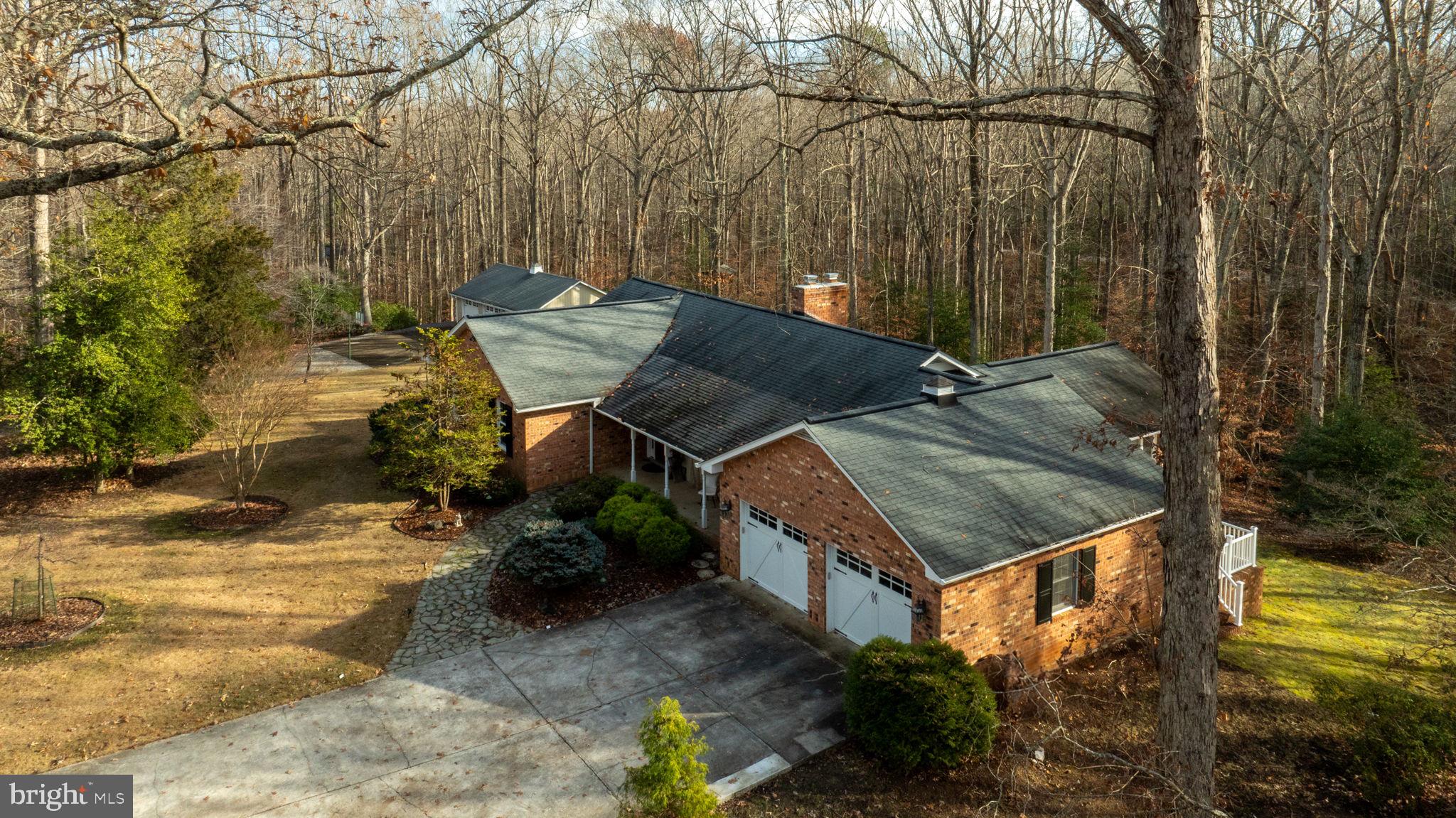 7 River Bluffs Dr