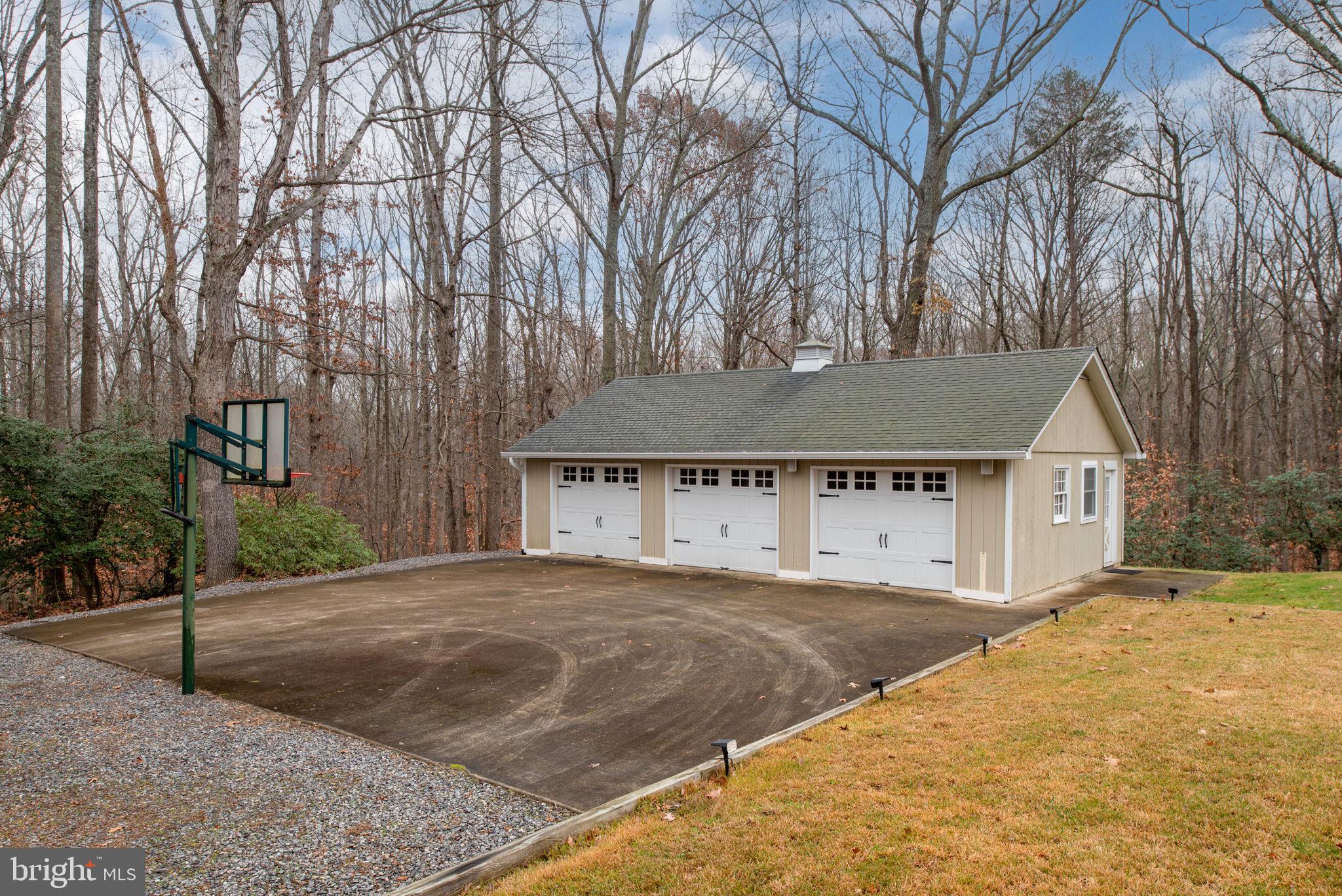 7 River Bluffs Dr