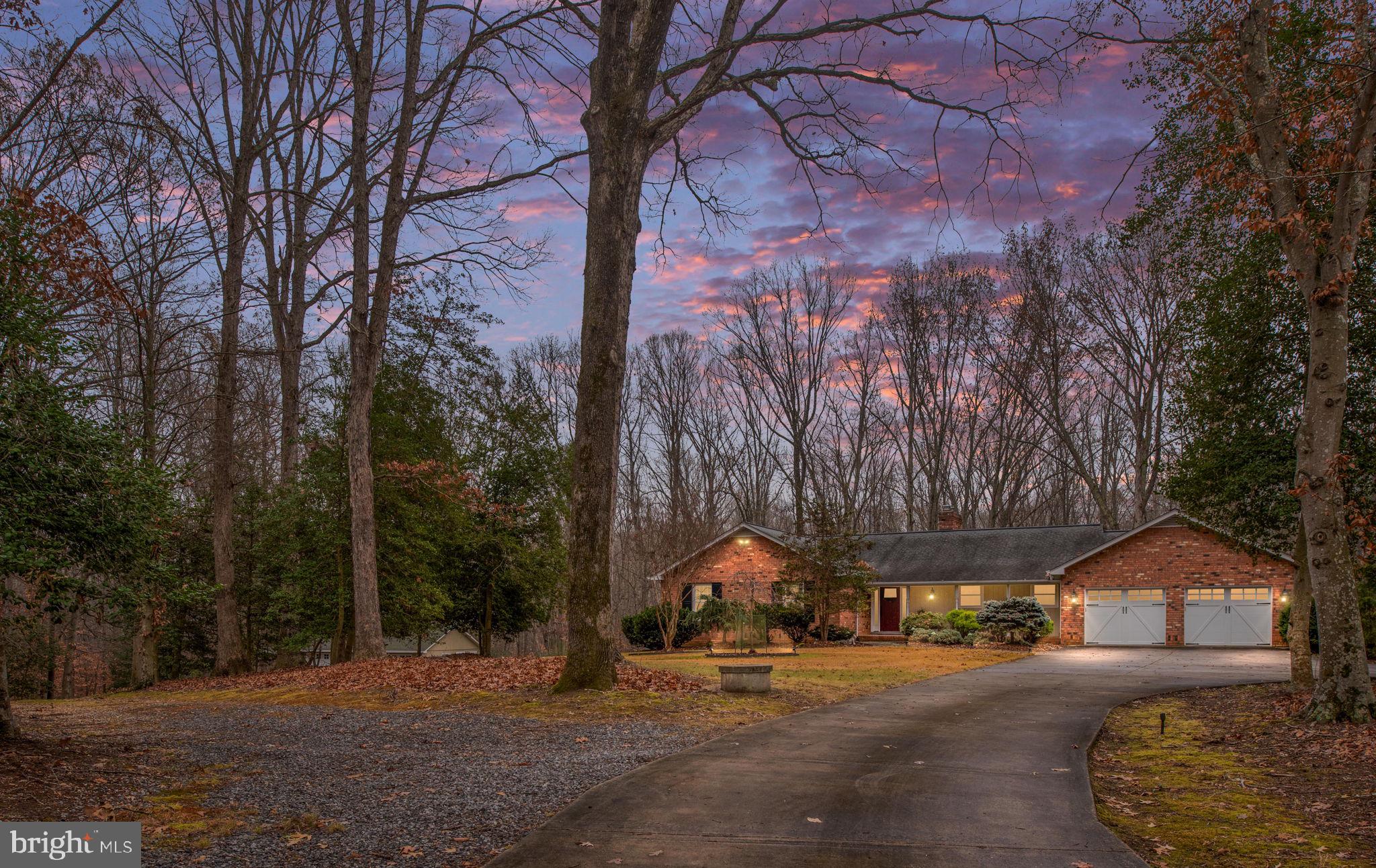 7 River Bluffs Dr