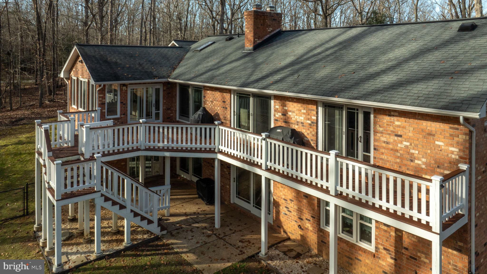 7 River Bluffs Dr