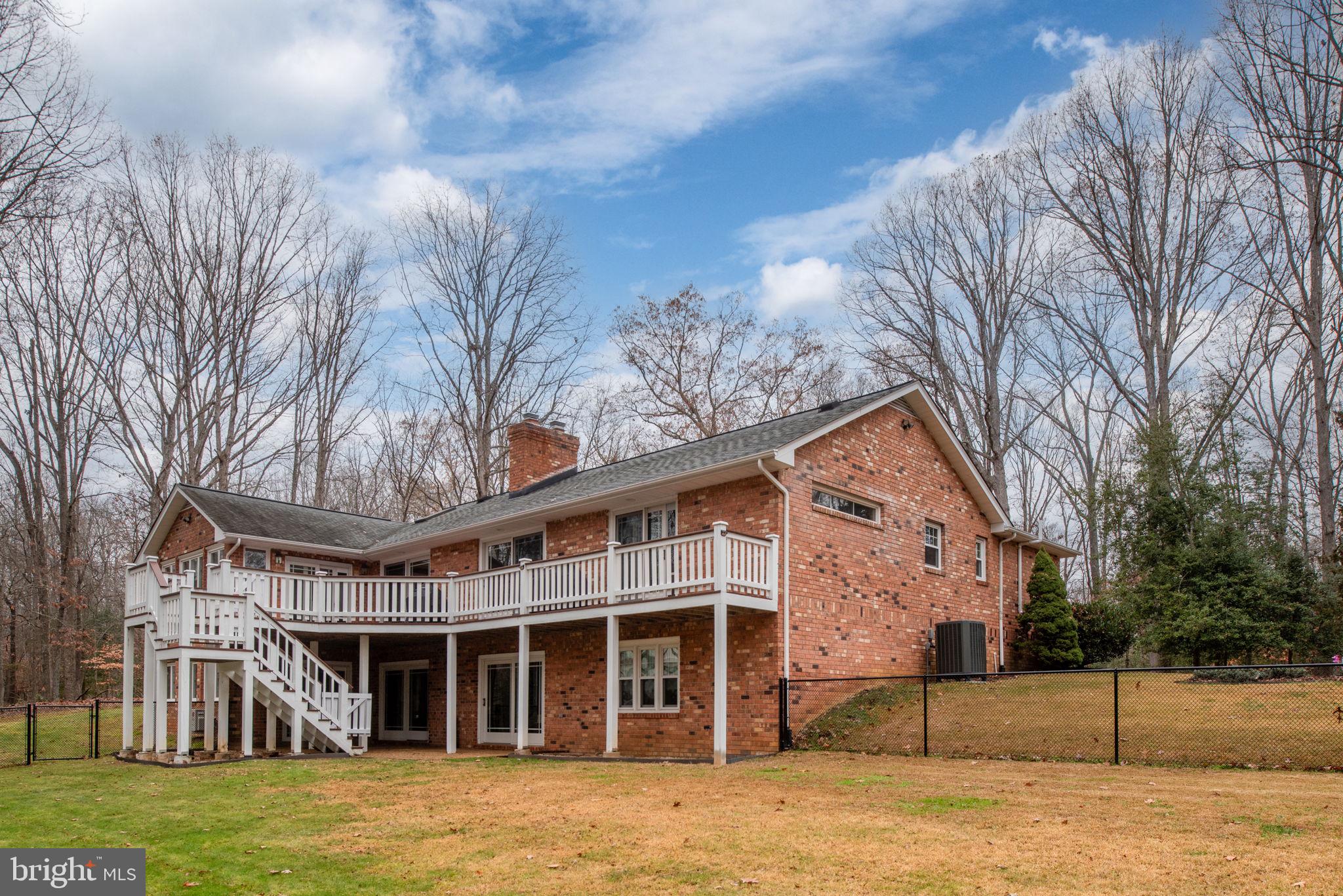 7 River Bluffs Dr