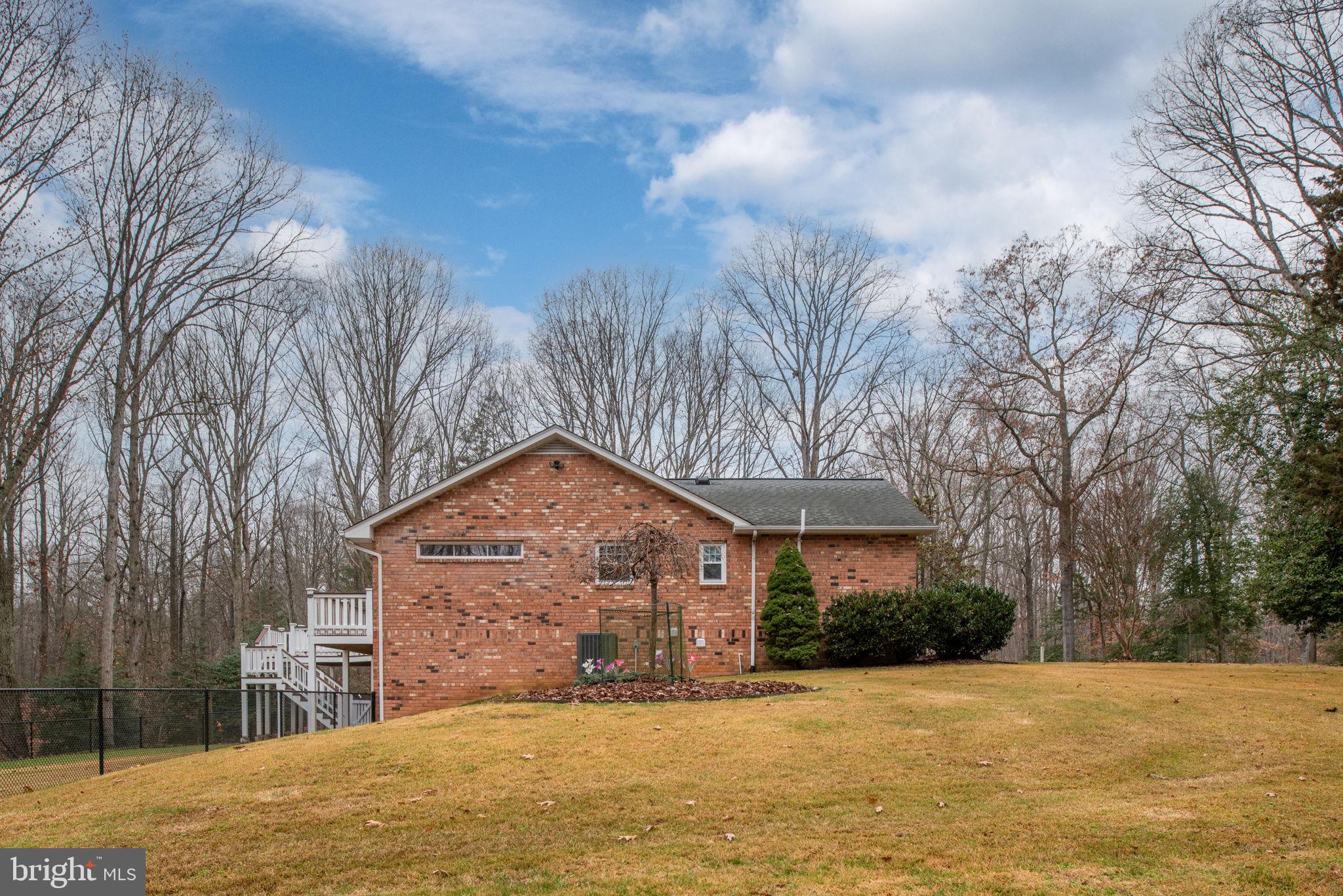 7 River Bluffs Dr