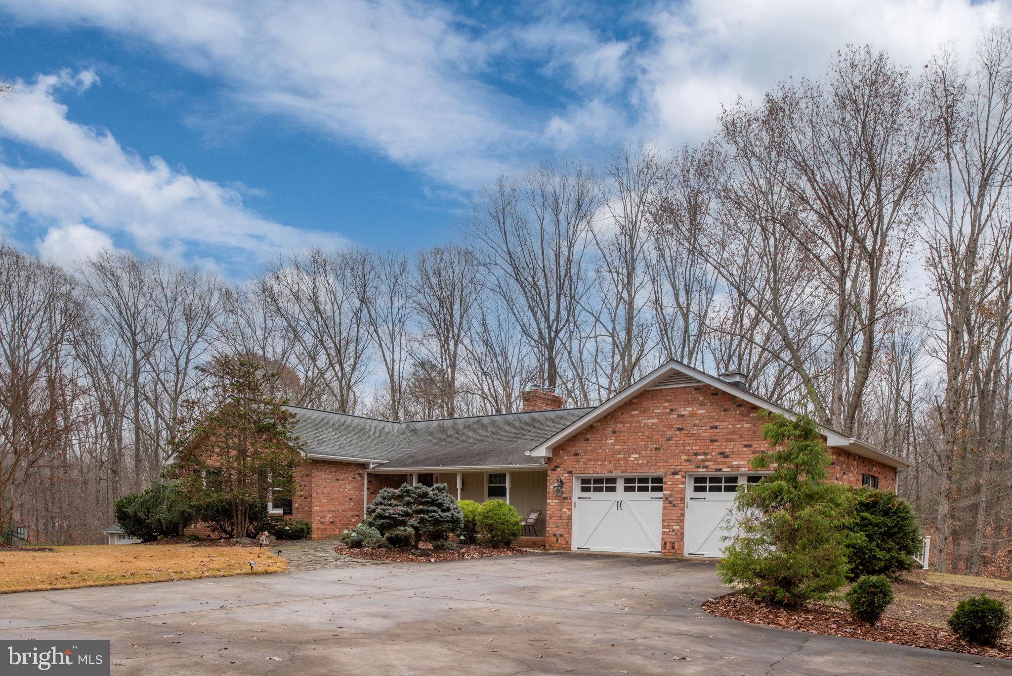 7 River Bluffs Dr