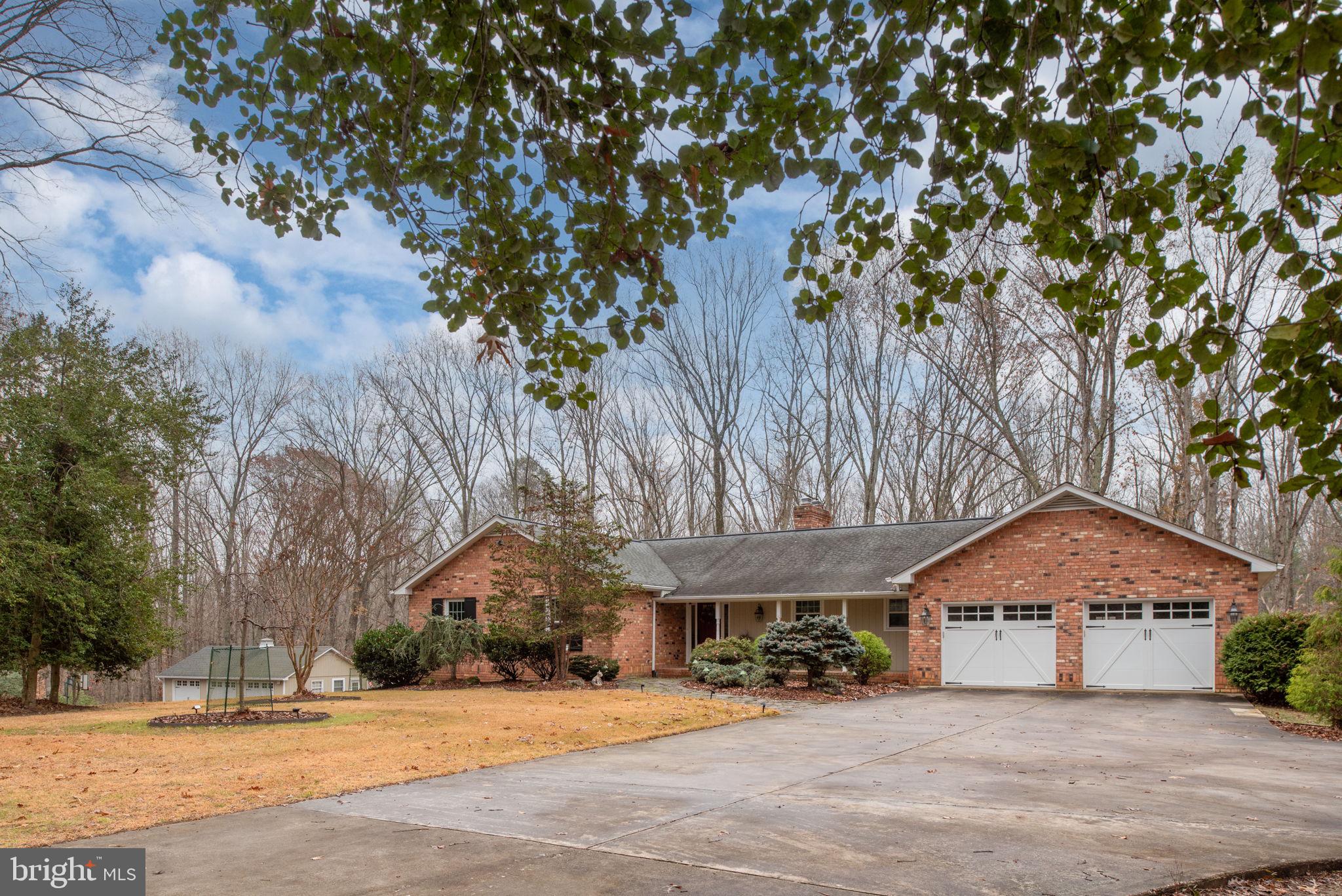 7 River Bluffs Dr