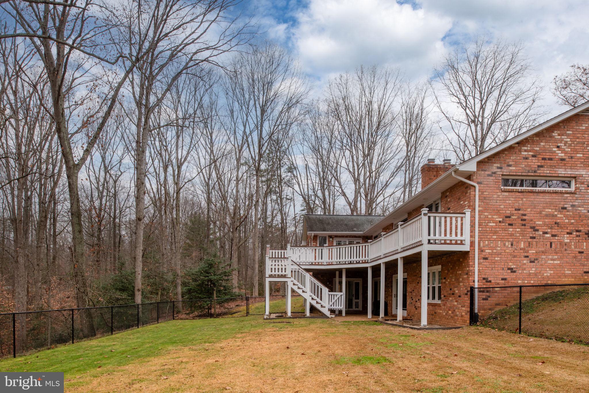 7 River Bluffs Dr