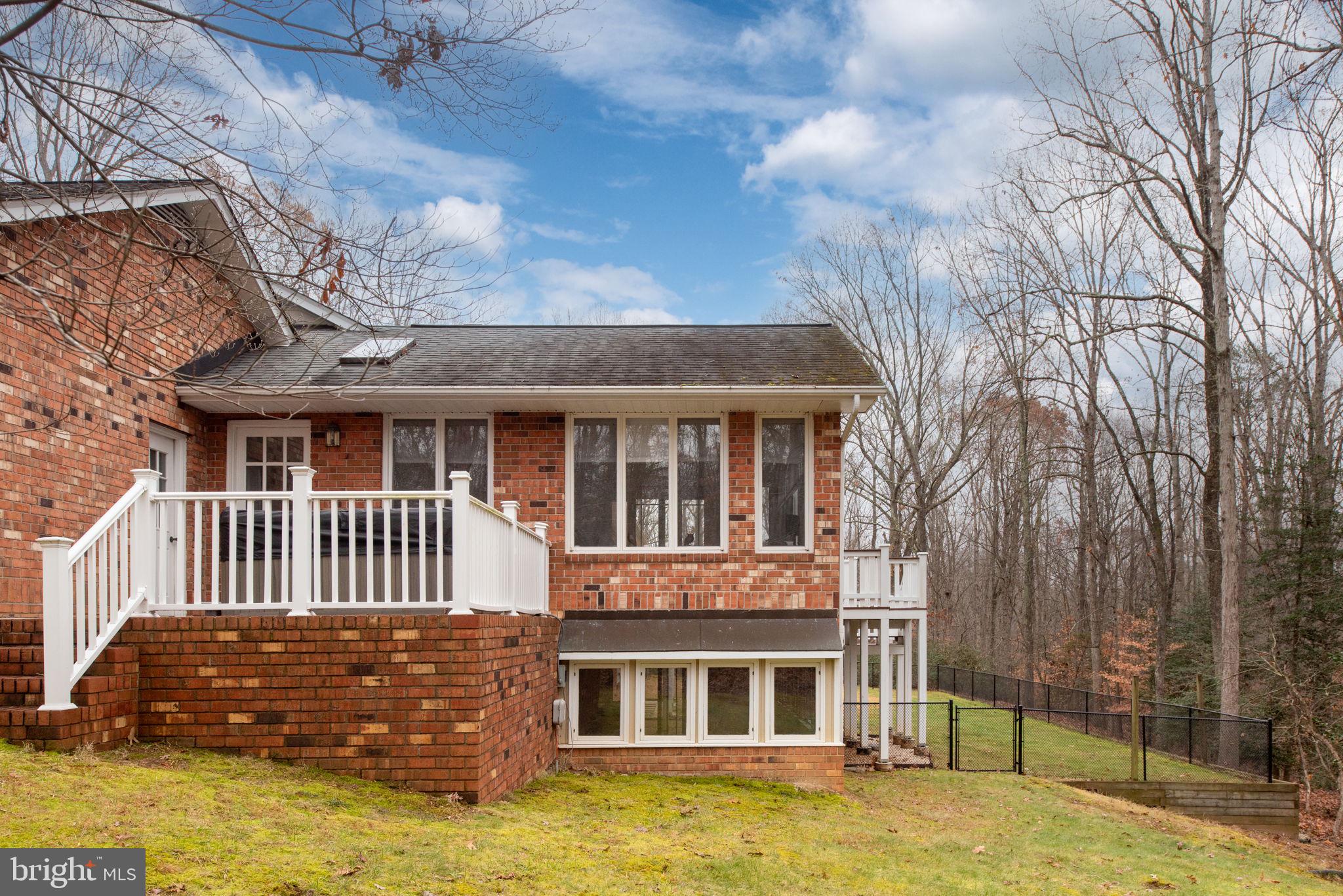 7 River Bluffs Dr