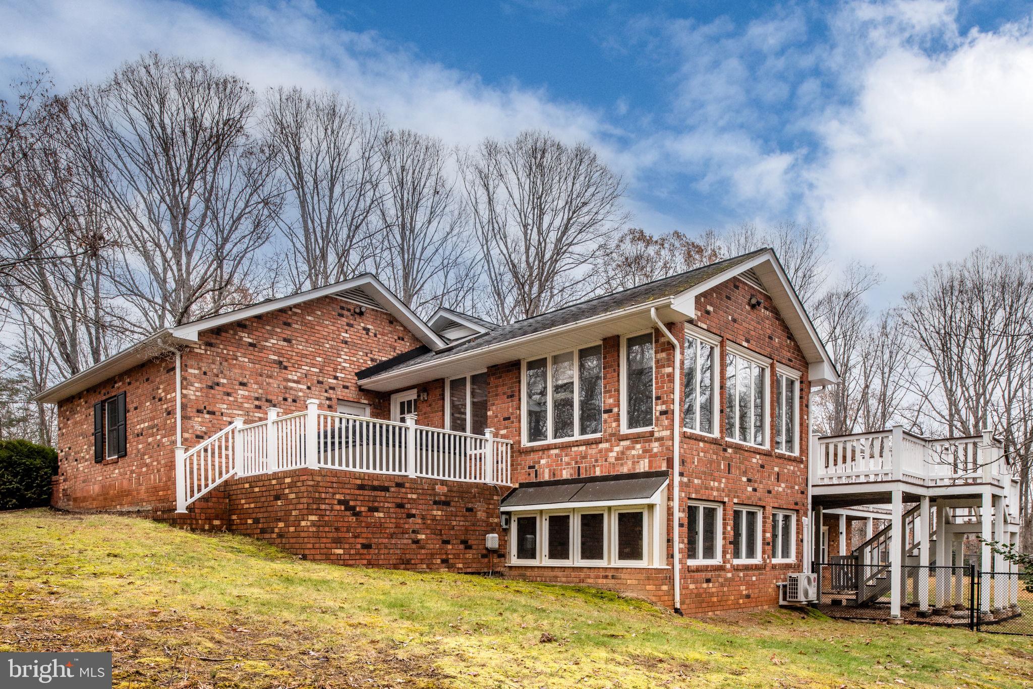7 River Bluffs Dr