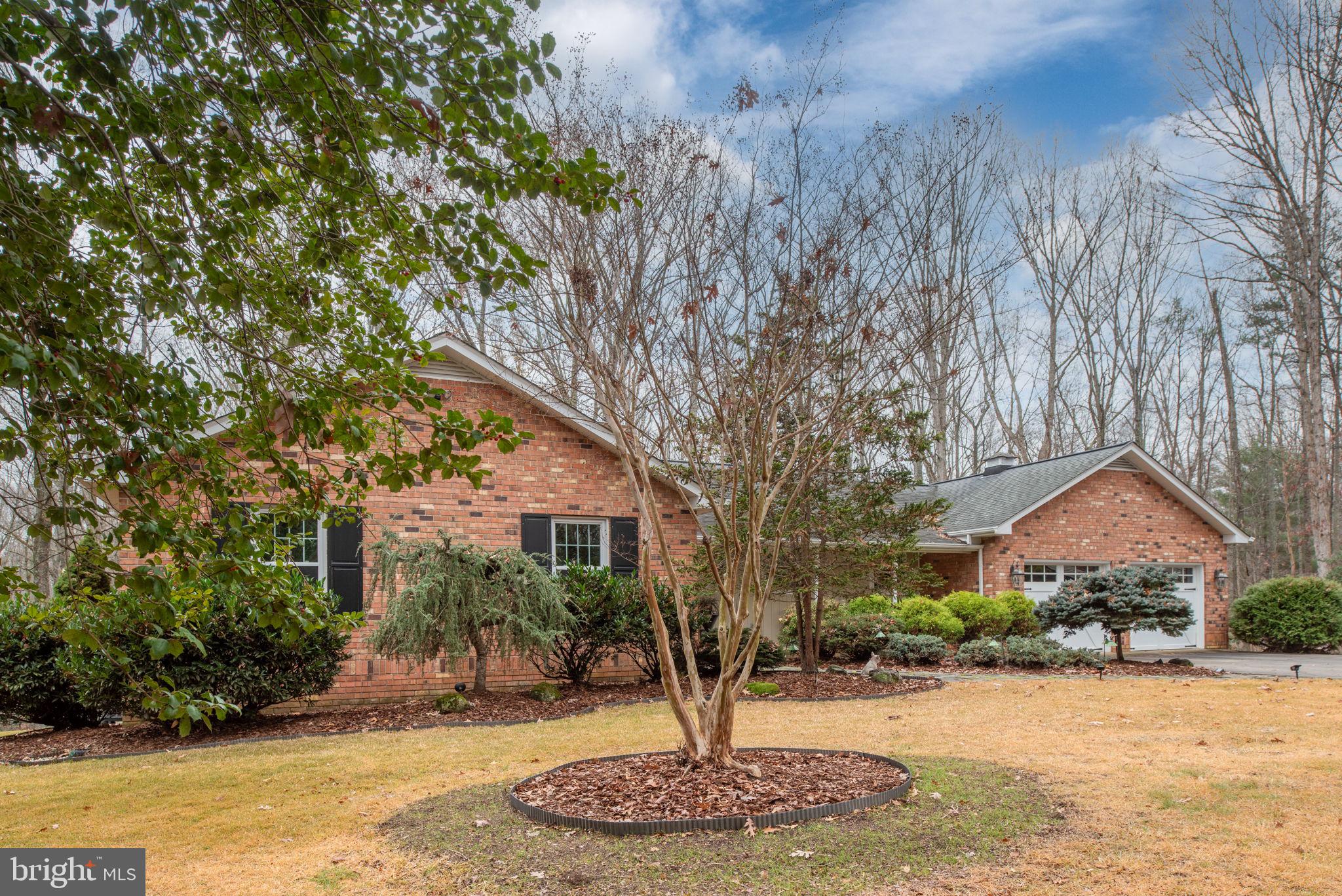 7 River Bluffs Dr