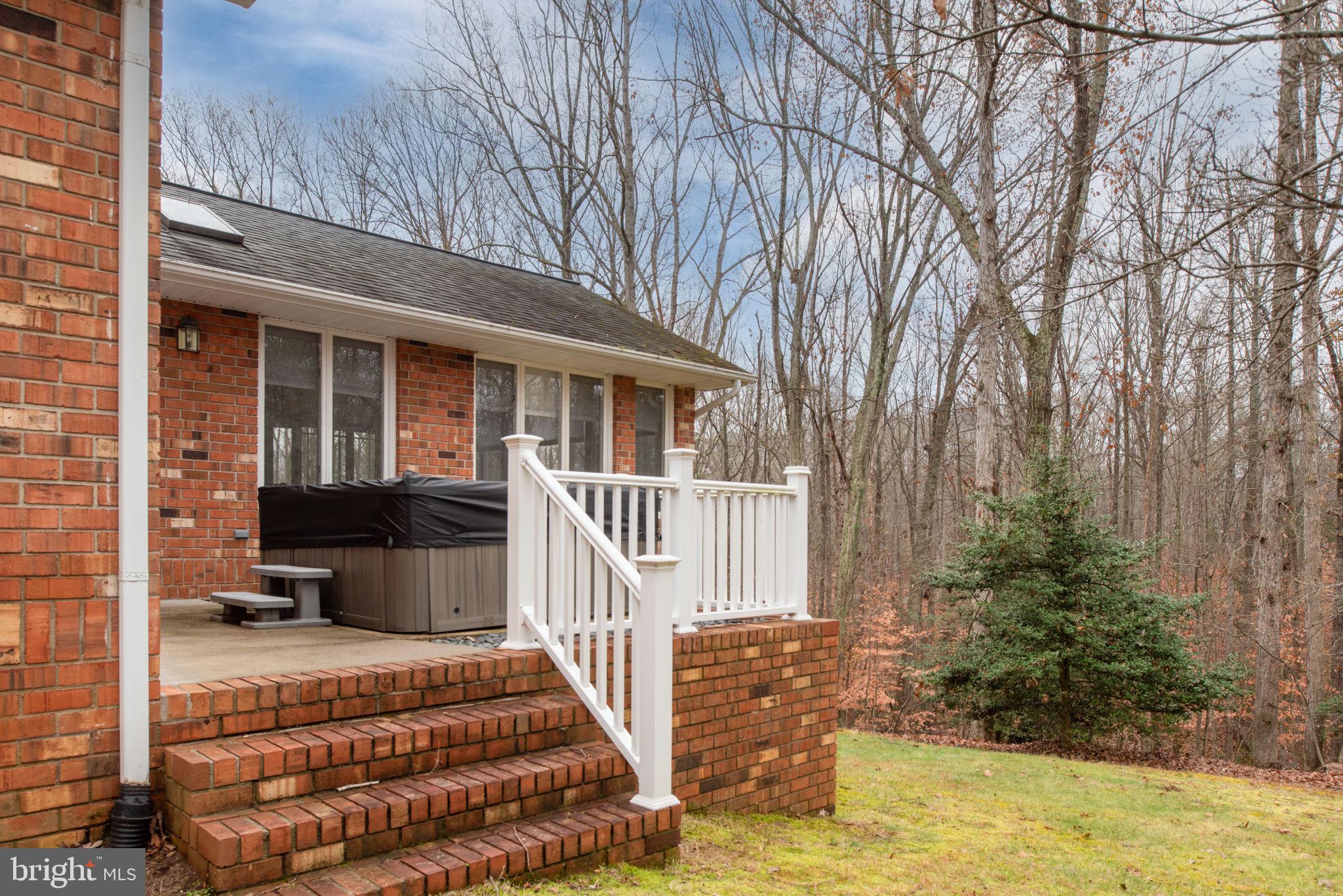7 River Bluffs Dr