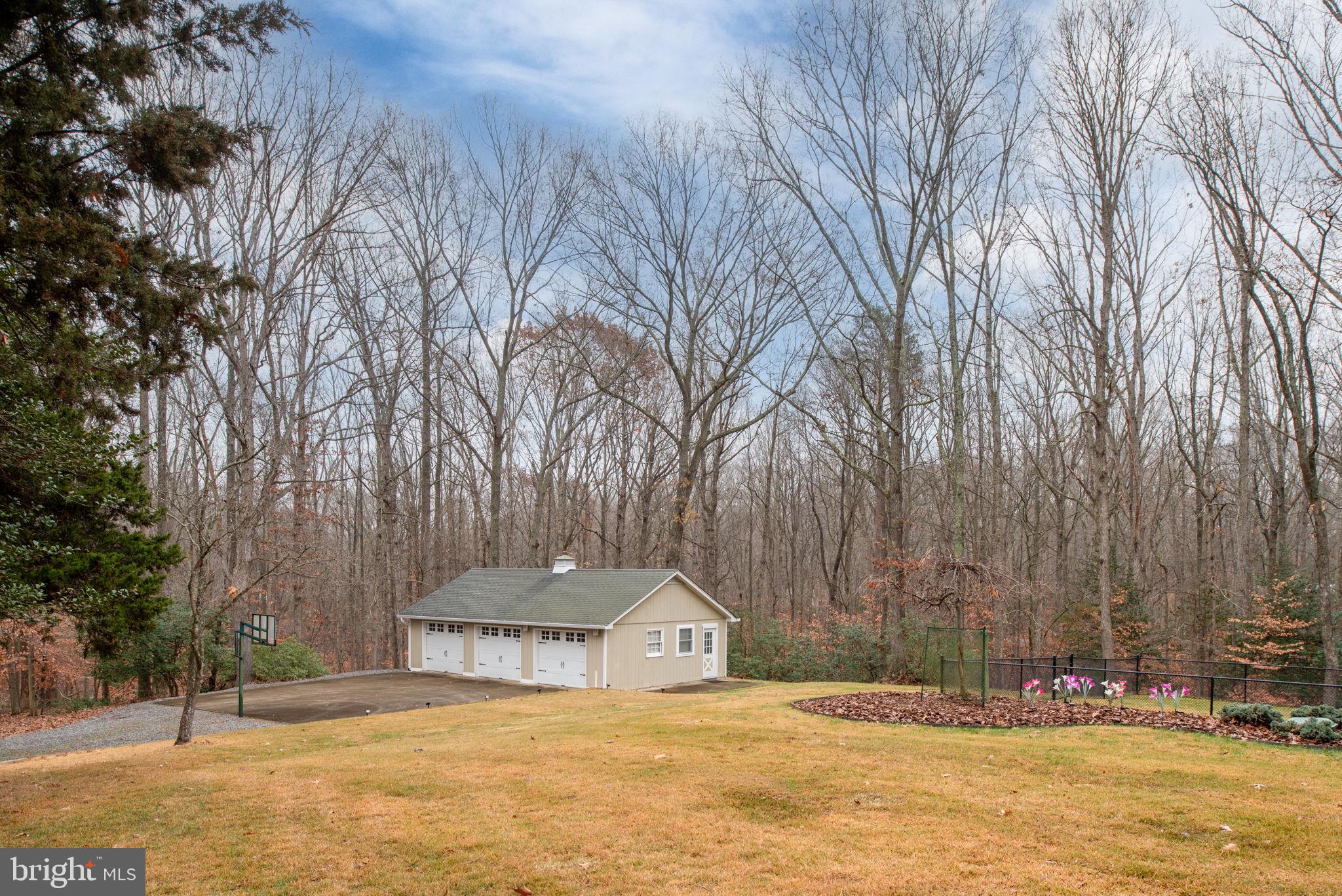 7 River Bluffs Dr