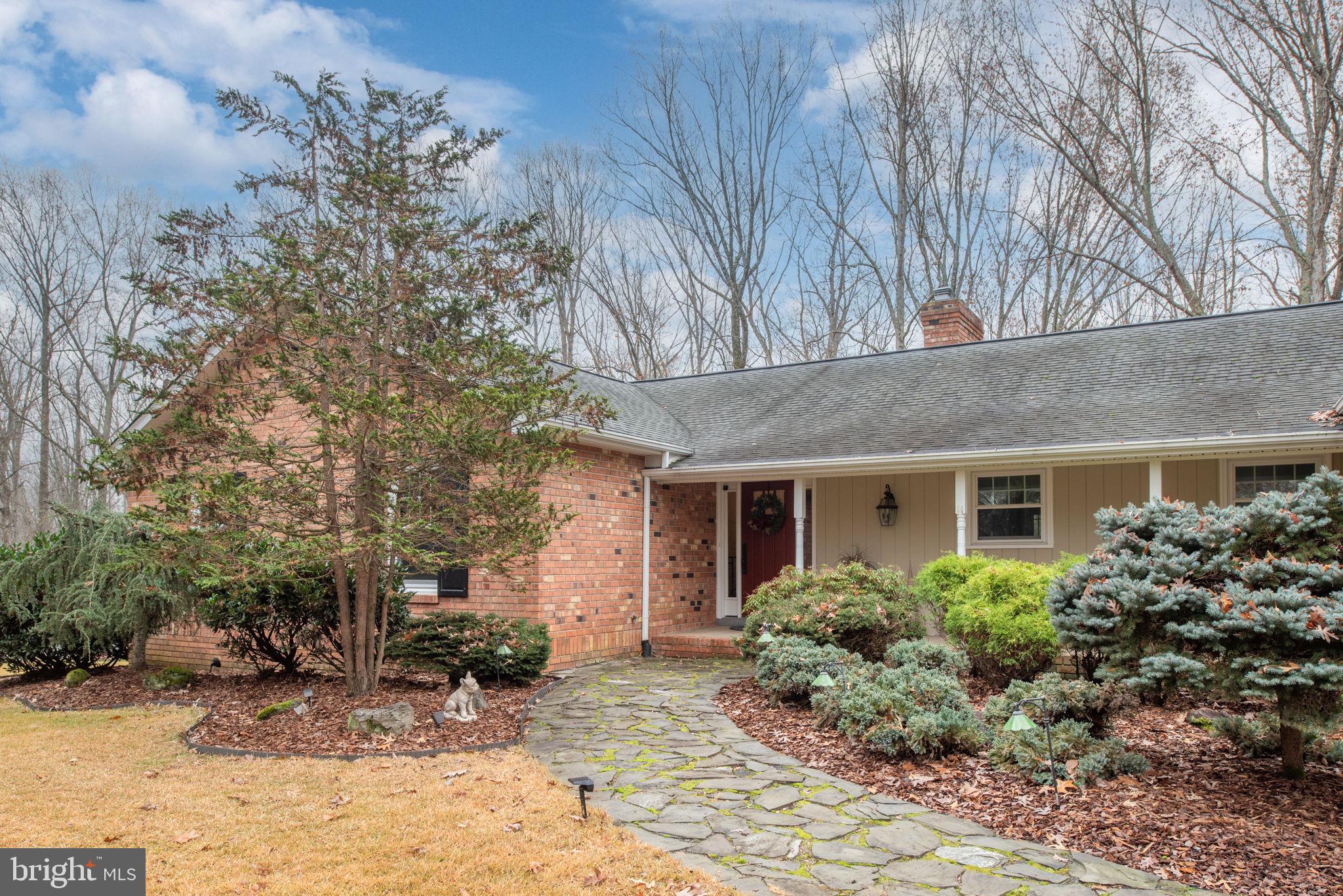 7 River Bluffs Dr
