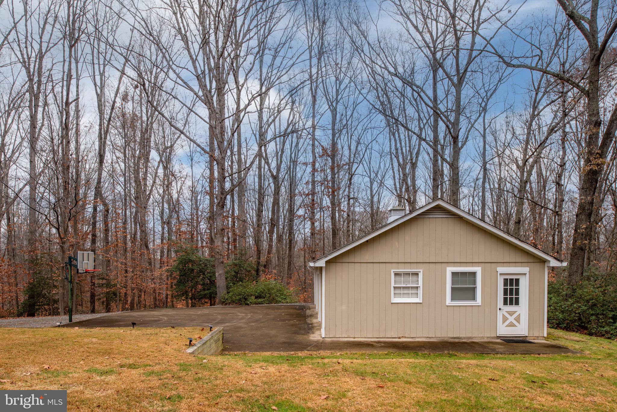 7 River Bluffs Dr
