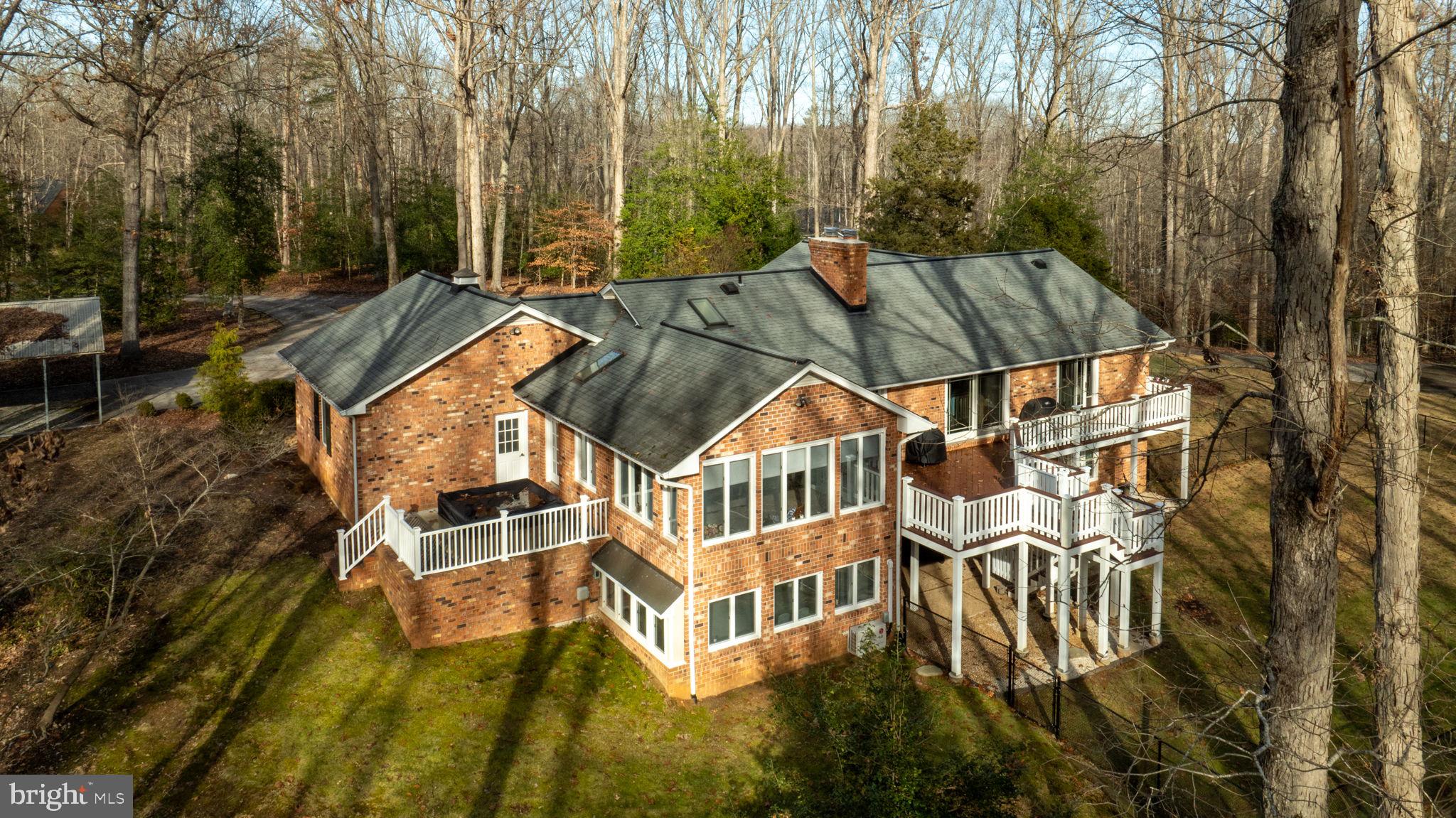 7 River Bluffs Dr