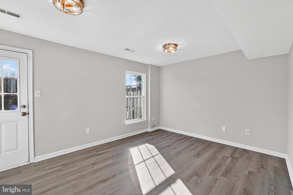 9833 BARTLEY COURT