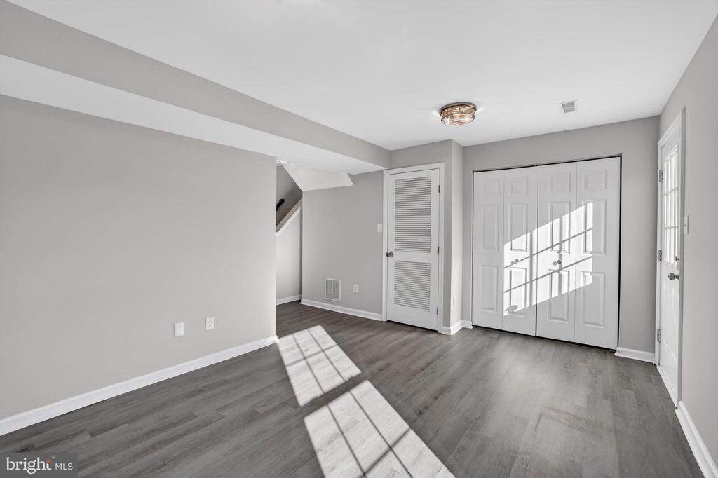 9833 BARTLEY COURT