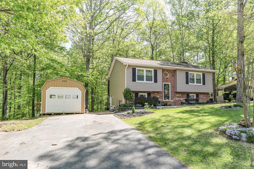 704 CANDLE RIDGE COURT