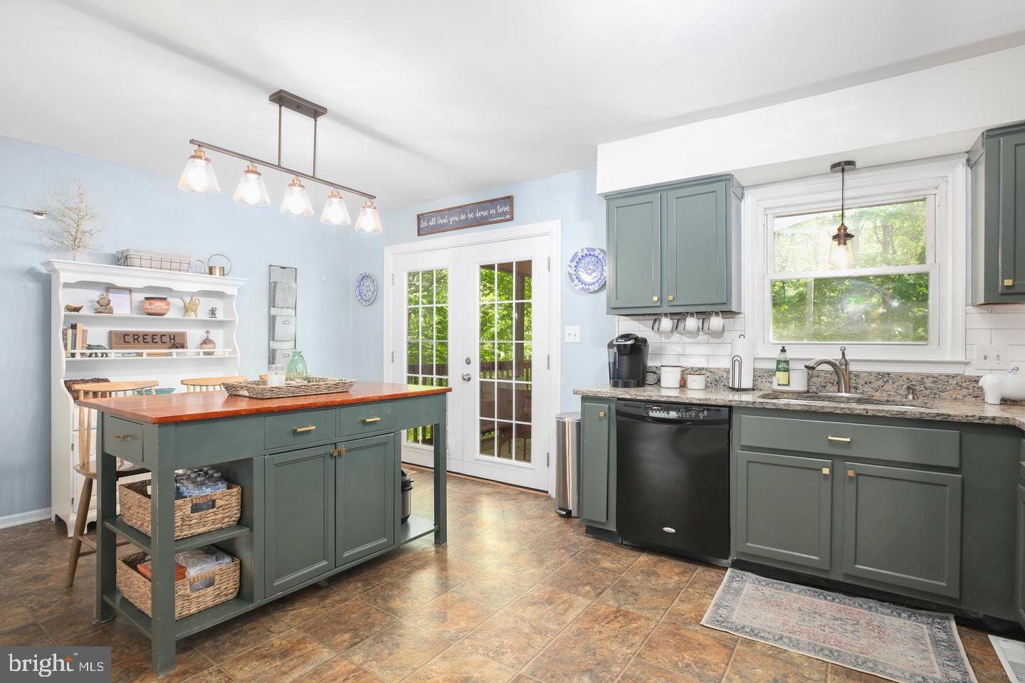 704 CANDLE RIDGE COURT